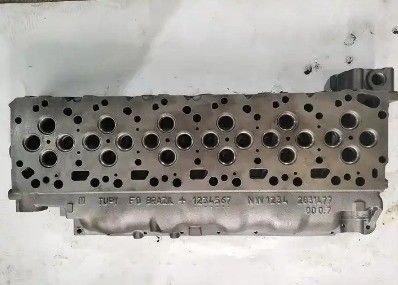 Durable Materials 6754-11-1101 4936081 Cylinder Heads for Komatsu Excavator PC220-8 6D107 Diesel Engine Valve 4