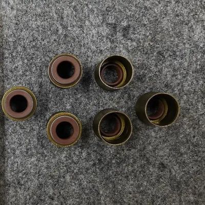 1987-1988 Year 6204414541 4982833 Engine Valve Stem Oil Seal for Dongfeng Cummins B3.3 QSB3.3 Diesel Engine 100% Tested