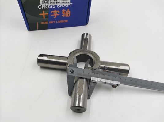 Metal SINOTRUK AC16 Drive Axle Spare Parts Interwheel Differential Cross Axle 100% -